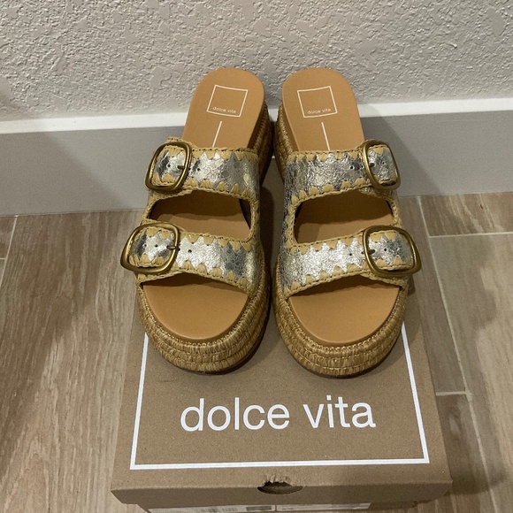 Dolce Vita Wanika Platinum Crackled Leather Sandals 8.5 - Picture 1 of 5